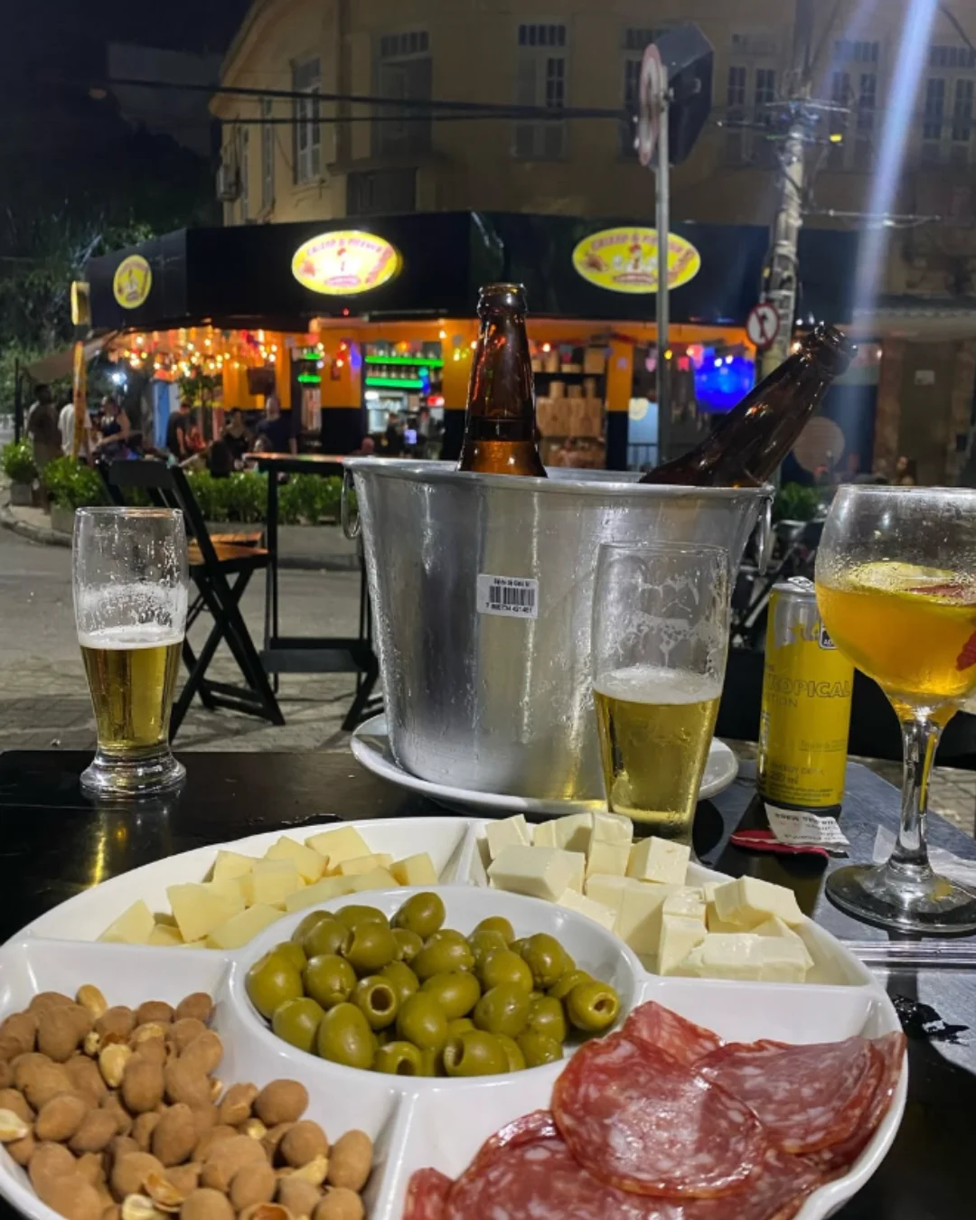 Samba de Raiz & Feijoada Completa
