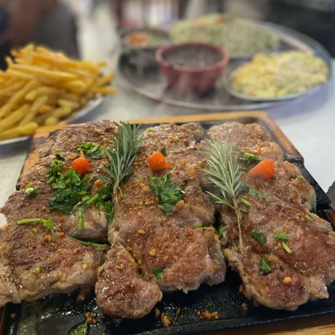 Picanha Nobre fatiada na tábua do Galeto e Picanha Grajaú